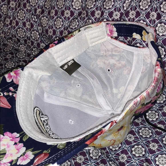 Hat - Picture 2 of 3